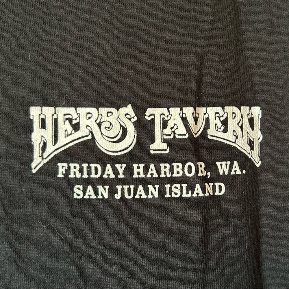 Herbs Tavern black v-neck shirt🍻